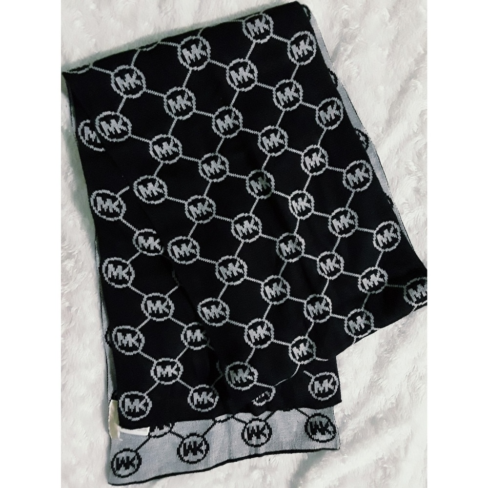 Michael Kors reversible scarf